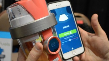 «Умная» бутылка LifeFuels добавляет вкус и питательные вещества в напитки