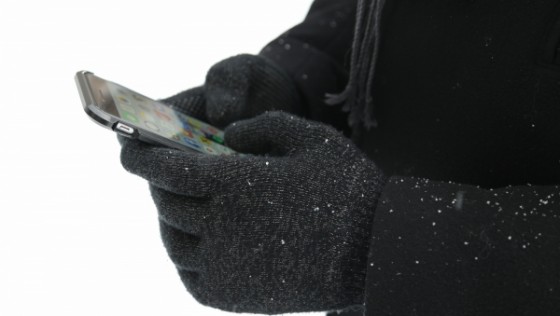 Незаменимые зимние аксессуары для вашего iPhone