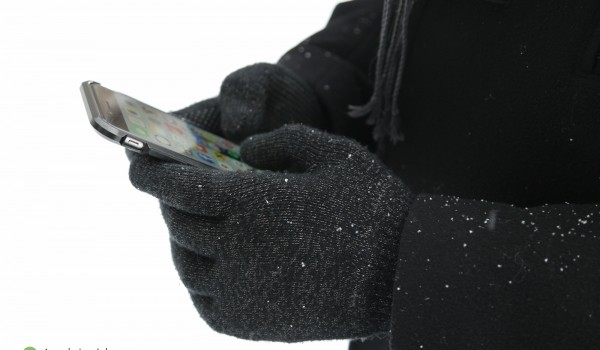 Незаменимые зимние аксессуары для вашего iPhone