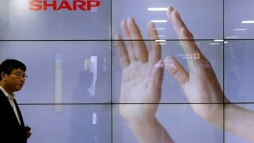 Sharp готова продаться Foxconn, тайваньцы могут передумать