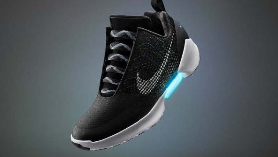 Nike выпустит первые массовые кроссовки с автошнурковкой