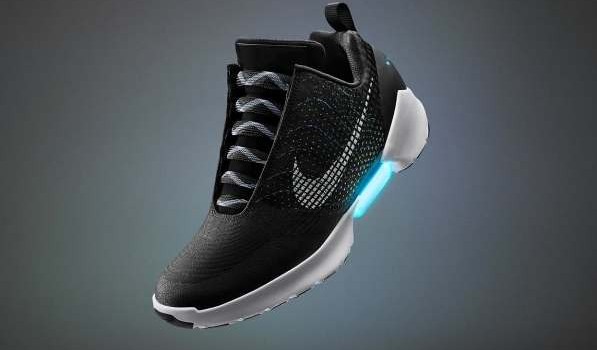 Nike выпустит первые массовые кроссовки с автошнурковкой